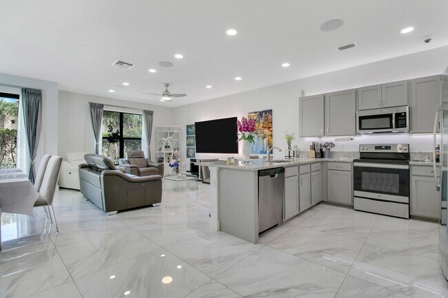 Building Photo - 1010 Willow Pl