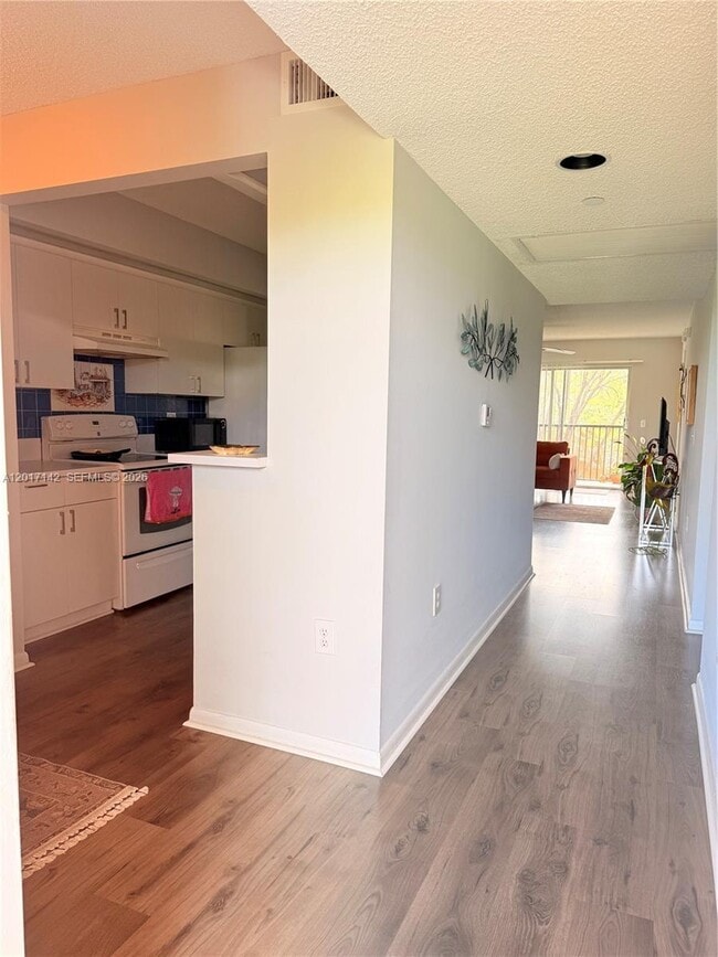 Foto del edificio - 571 SW 142nd Ave