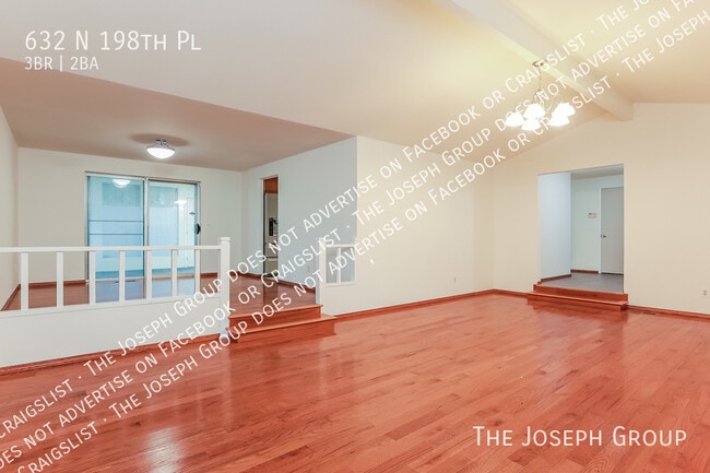 Foto del edificio - 632 N 198th Pl