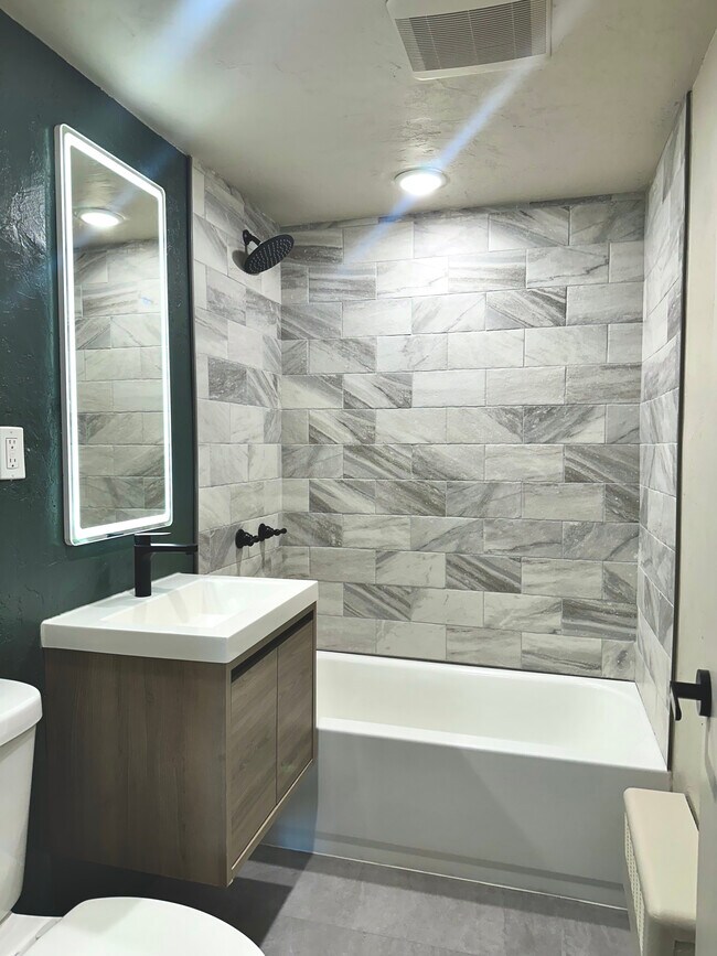 520 Wabash Ave Unit 1, Mattoon, IL 61938 Condo for Rent in Mattoon