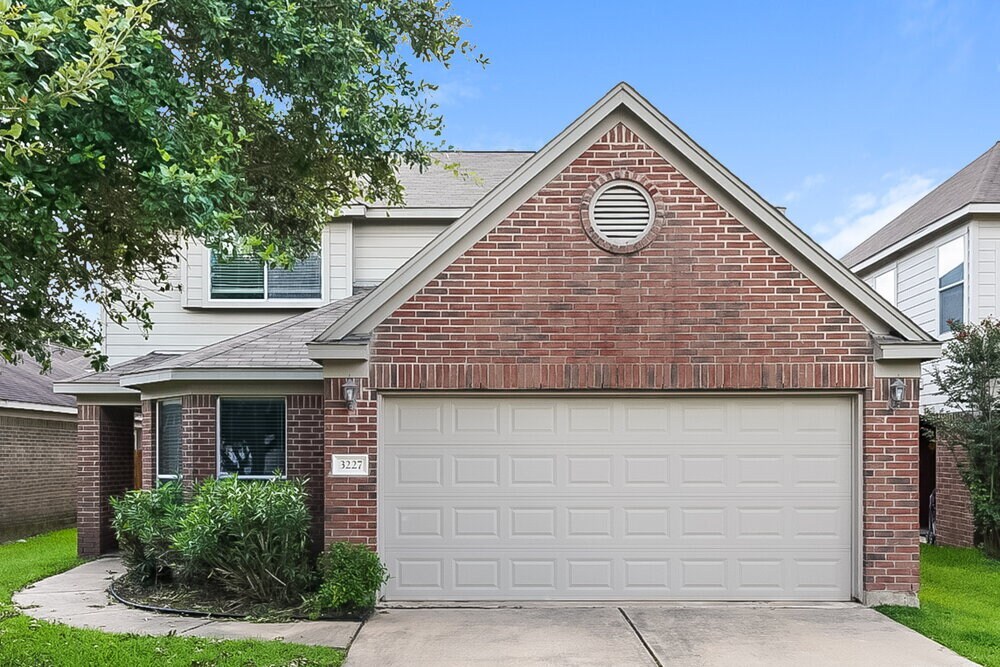 Foto principal - 3227 Barkers Crossing Ave