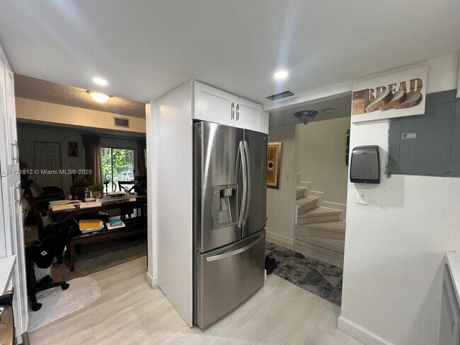 Foto del edificio - 11183 NW 7th St