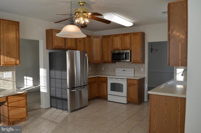 Building Photo - 6150 Shadywood Rd