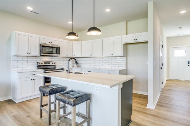 Building Photo - Fox Creek-Tracy Plan MODEL (NOT FOR RENT)