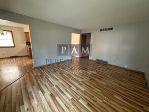 Building Photo - 2517 W Halsey Ave