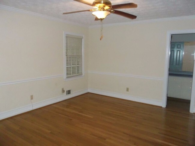 Building Photo - 396 Greenhaven Rd