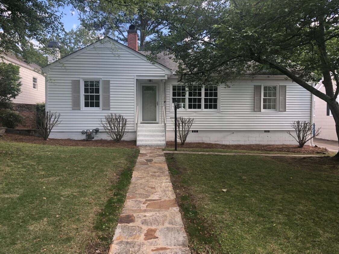 Foto principal - 1811 Lancaster Rd