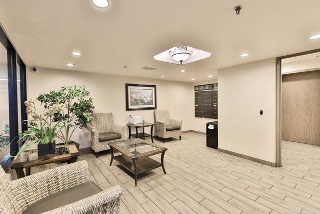 Foto del edificio - 5875 Friars Rd