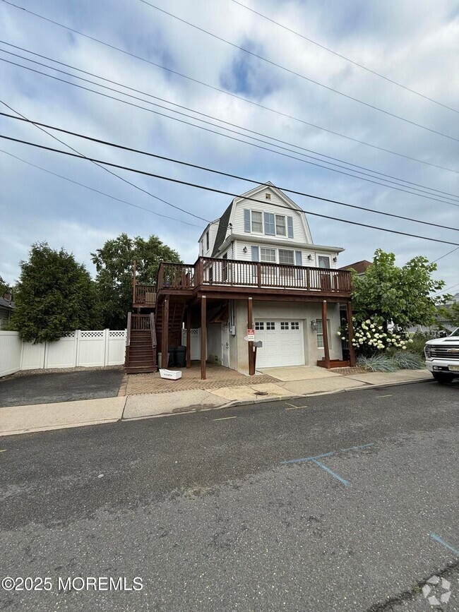 Building Photo - 66 Sea Drift Ave