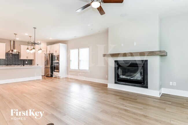 Foto del edificio - 229 Lucca Dr