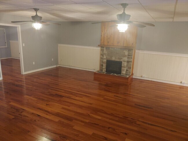 Foto del edificio - COMING SOON! 2 Bedroom in Shrewsbury!