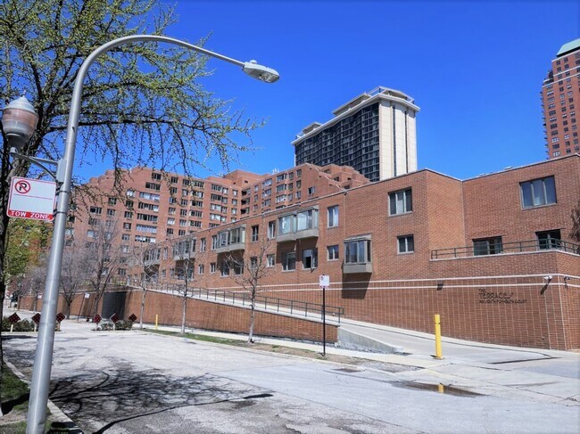 Foto del edificio - 801 S Plymouth Ct