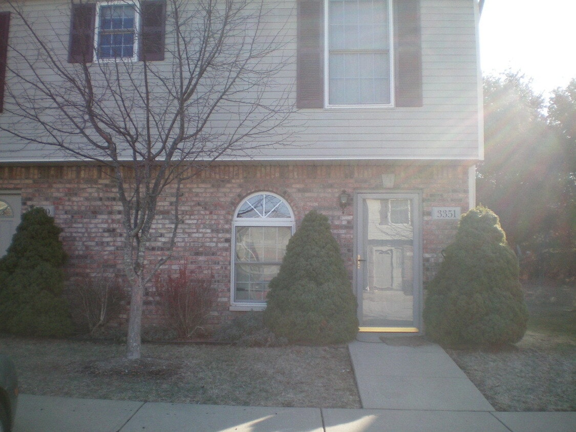 Primary Photo - 3 bedroom, 2.5 bath Townhome *ASK US ABOUT...
