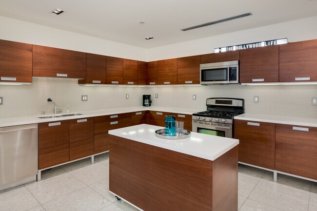 Foto del edificio - 6735 Yucca St
