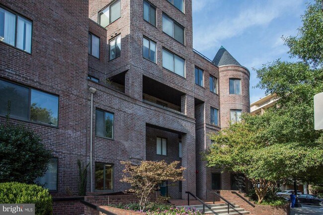 Foto del edificio - 3 Washington Cir NW