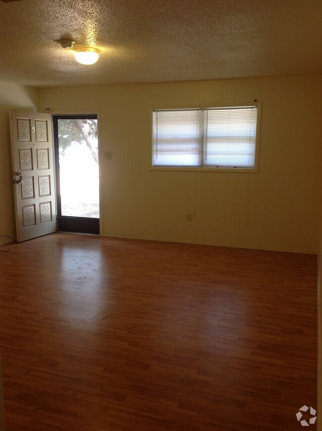 Colonial Park Pet Friendly Apartments for Rent Clovis, NM 9 Rentals