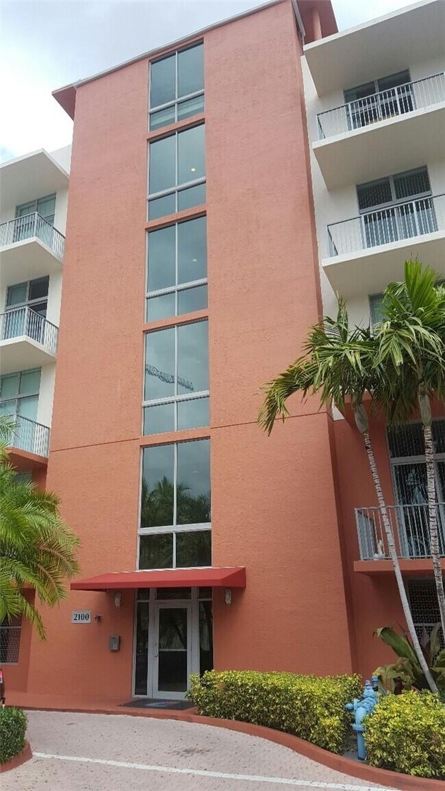 Foto del edificio - 2100 Van Buren St