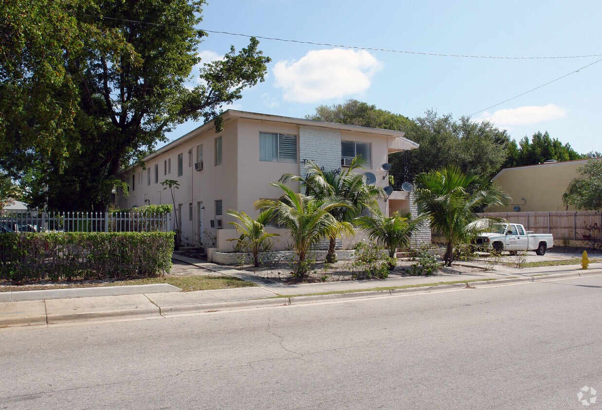 Foto principal - 455 NE 38th St
