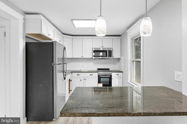 Building Photo - 818 N Stiles Ave