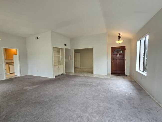 Building Photo - Updated Single level condo in Villa Victoria Available for rent