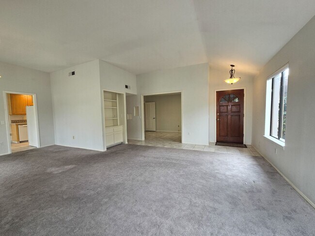 Foto del edificio - Updated Single level condo in Villa Victoria Available for rent