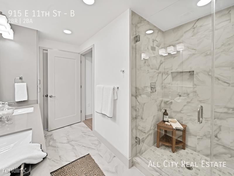 Foto principal - 915 E 11th St