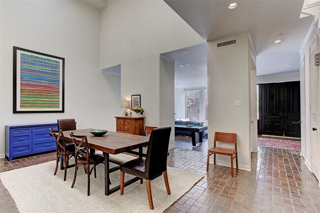 Building Photo - 2206 Fulham Ct