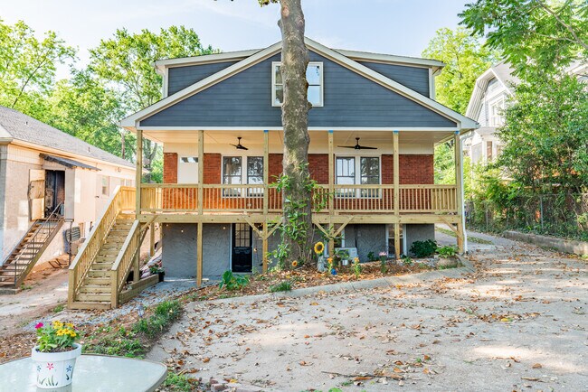 Building Photo - 659 Erin Ave SW