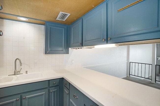 Building Photo - 3929 Roma Ct