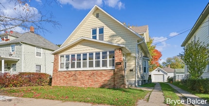 Building Photo - 1350 Davis Ave NW