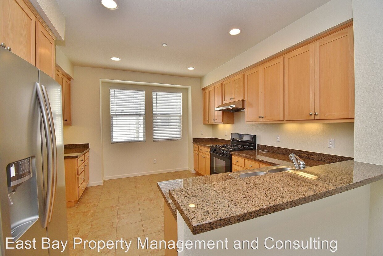 Primary Photo - 4 br, 3.5 bath House - 4370 Hyde Cmn.