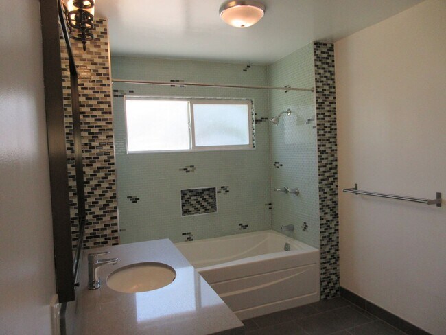 Foto del edificio - Beautiful Porter Ranch 3 Bedroom home on B...