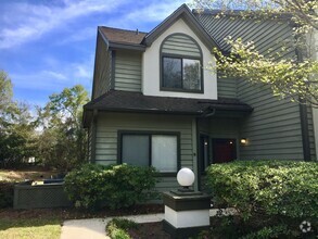 Building Photo - 857 Liriope Ln