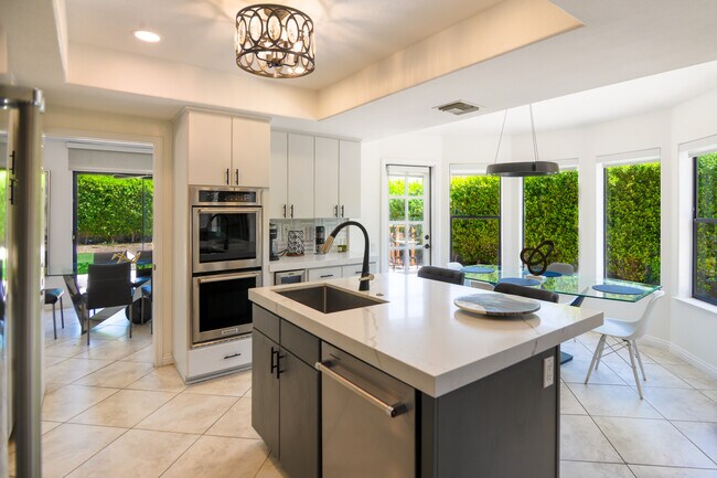 Foto del edificio - 74830 Waring Ct