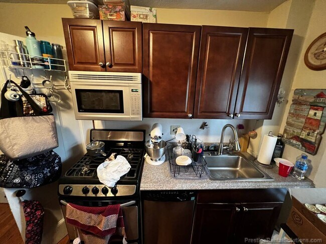 Foto del edificio - 297 Nahant Rd