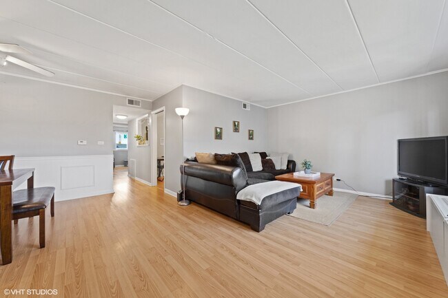 Foto del edificio - 9606 W Higgins Rd