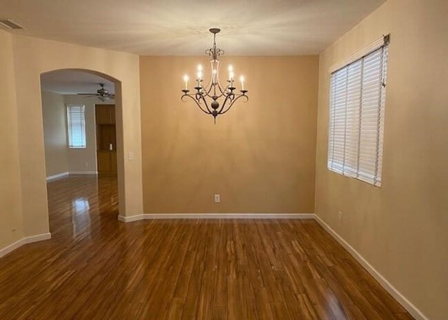 Building Photo - CLEAN ~ TURNKEY ~ SINGLE STORY ~ 4 BEDROOM / 2 BATH
