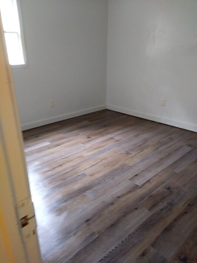 Building Photo - 3023 Matipan Ave