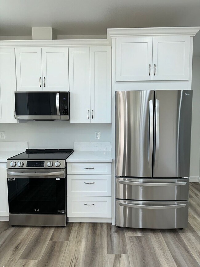Building Photo - Newly Constructed, Modern 3 Bedroom 2 Bath...