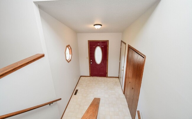 Building Photo - 705 N Montgomery Ct
