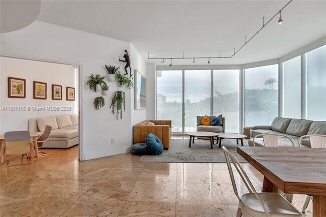 Foto del edificio - 300 South Pointe Dr