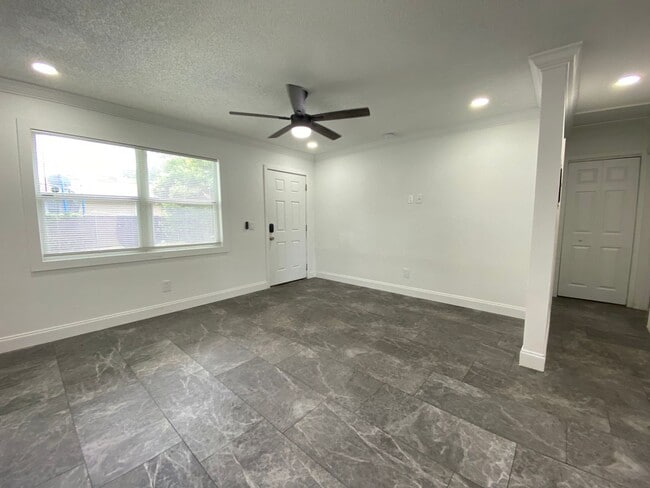 Foto del edificio - Kissimmee Two Bedroom One Bath Duplex Grea...