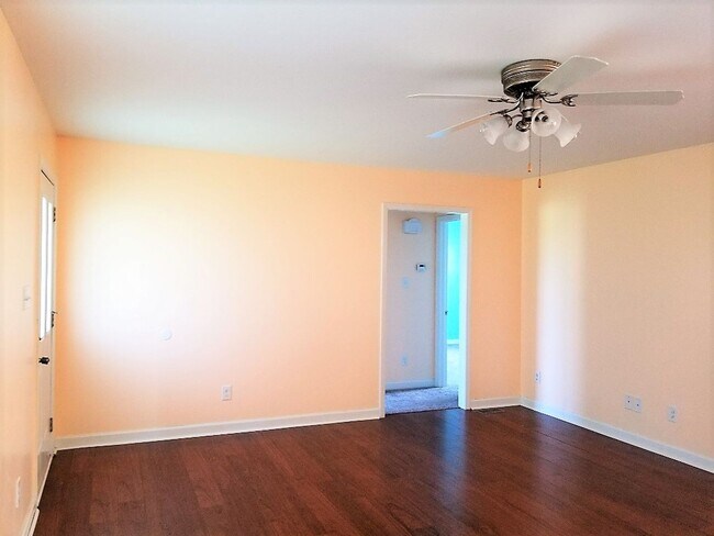 Foto del edificio - 100 Lancaster Pointe Drive