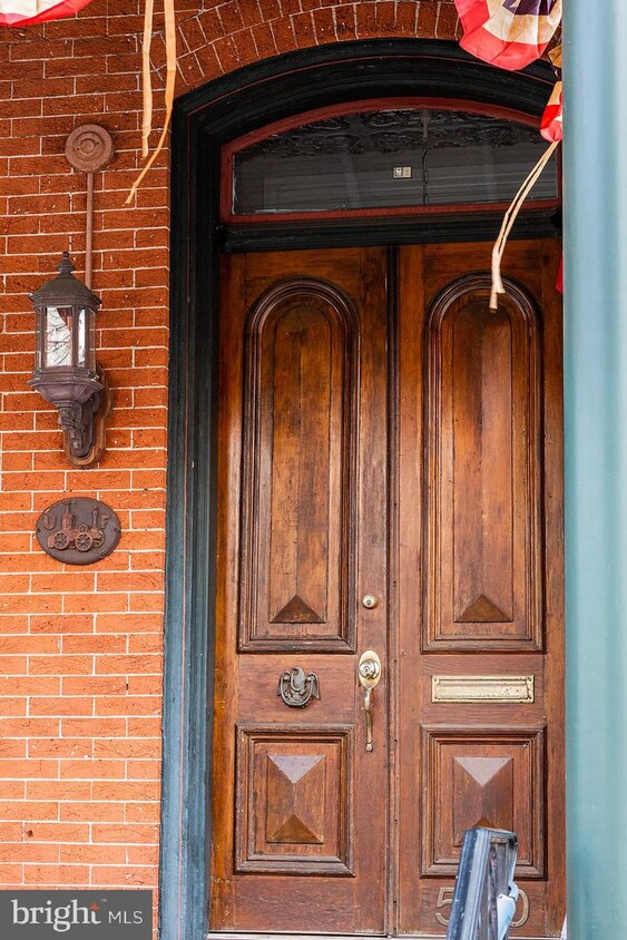 Foto principal - 550 W Chestnut St