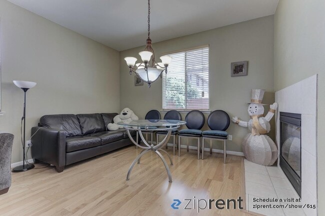 Foto del edificio - 2364 Clemente Ln