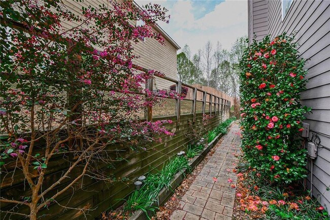 Foto del edificio - 420 Rockbass Rd