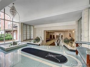 Foto del edificio - 54-40 Little Neck Pkwy