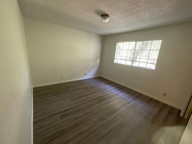 Building Photo - 215 W Lemon Ave