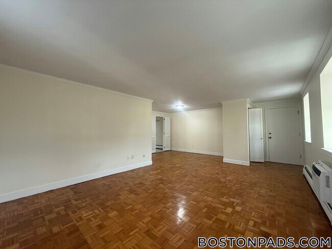 Foto del edificio - 36 Worthen Rd E