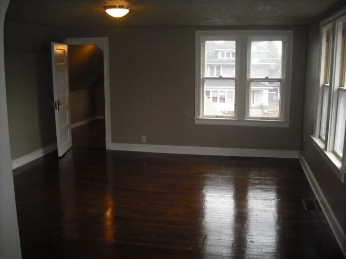 Primary Photo - 1115 N Richmond St